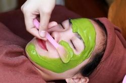 Đang lành 'bỗng' thành bệnh nhân vì đắp mặt nạ đông y mua trên mạng