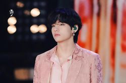 V (BTS) trở thành idol Kpop đầu tiên có đến 2 ca khúc góp mặt trong top 50 được stream nhiều nhất trên SoundCloud