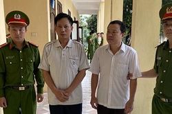 Khởi tố lãnh đạo xã lạm quyền bán đất