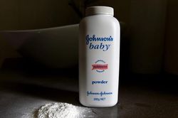 Johnson & Johnson ngừng bán phấn rôm ở Mỹ