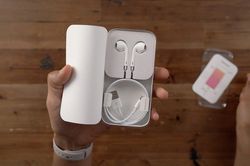 Apple dùng chiêu để ép người dùng mua AirPods