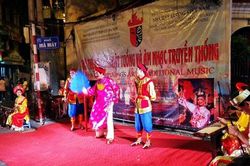 Khi kịch, tuồng xuống phố