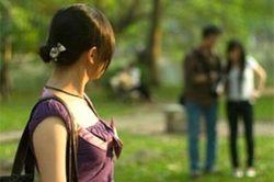 Con gái hành động kỳ lạ khi biết bố đưa bồ vào khách sạn