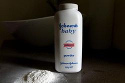 Bị cáo buộc có chứ chất gây ung thư, Johnson & Johnson ngừng bán phấn rôm trẻ em tại Mỹ