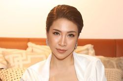 Pha Lê than bị mất iPhone và toàn bộ nữ trang kim cương, còn biết rõ người lấy