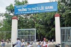 Phụ huynh đánh giáo viên bị thương ngay tại lớp học