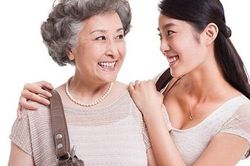 Nỗi khổ tâm không biết tỏ cùng ai của cô con dâu dành cả thanh xuân để… 'buôn chuyện' điện thoại với mẹ chồng