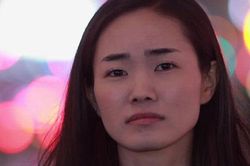 Từ tờ đăng ký xe máy của mẹ chồng, tôi lân la hỏi chuyện hàng xóm và rồi phát hiện ra bí mật đáng sợ hãi của chồng