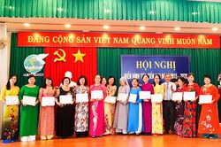 Hội Liên hiệp Phụ nữ thành phố Nha Trang: Tặng giấy khen cho 29 phụ nữ điển hình tiên tiến
