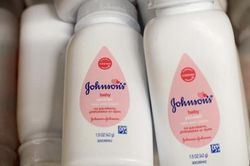 Johnson & Johnson ngừng bán phấn rôm trẻ em vì cáo buộc có chất gây ung thư