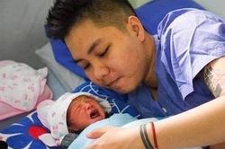 Hành trình 'có một không hai' của 'người đàn ông' mang bầu và sinh con đầu tiên ở Việt Nam