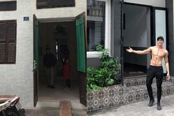 Khoe ảnh sửa nhà cho bố mẹ, thầy thể dục được dân mạng khen ngợi
