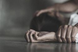 Nghi phạm sàm sỡ bé gái bị bắt khi quay lại hiện trường lấy dép