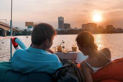 Cà phê trên sông và loạt quán hút giới trẻ check-in tại TP.HCM