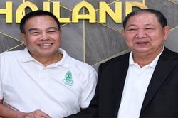 HLV Nishino và Liên đoàn bóng đá bị người Thái chỉ trích