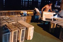 Điều hòa mùa nóng: Cẩn thận mua phải hàng điện lạnh cũ nhập lậu từ Campuchia về Việt Nam