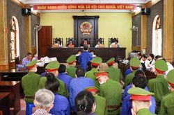 Xét xử sơ thẩm vụ án gian lận điểm thi tại Sơn La