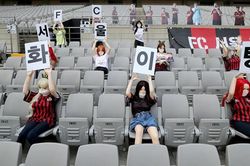 Seoul FC bị phạt vì scandal búp bê tình dục
