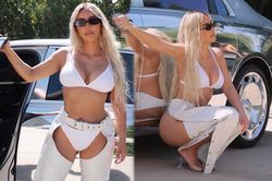 Mặc quần lộ hết nội y, Kim Kardashian bị 'ném đá'
