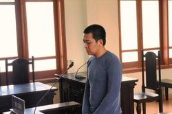 Chém chú họ vì bị khóa tay dẫn về khi đang nhậu