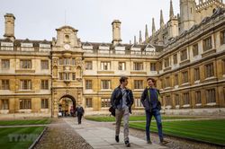 Anh: Đại học Cambridge quyết định năm học mới tiếp tục dạy online