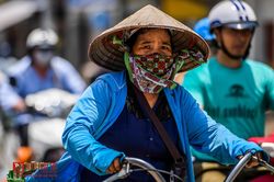 Hà Nội: Nóng đỉnh điểm hơn 44 độ C, đường phố bốc hơi xuất hiện ảo ảnh