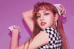 Lisa (BlackPink) lập một lúc 4 kỷ lục Instagram, giữ vững ngôi vị 'nữ hoàng mạng xã hội' của Kpop