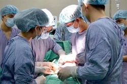Phẫu thuật cấp cứu sản phụ sinh đôi thai IVF tiền sản giật nặng