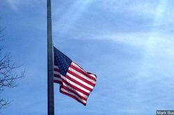TT Trump: Mỹ sẽ treo cờ rủ để tưởng niệm nạn nhân Covid-19