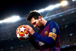 Tài năng của Messi vùi dập các ngôi sao và làm hại Barca