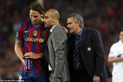 Mourinho tiết lộ lời thì thầm với Pep trong ngày loại Barca