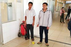 Khởi tố hai cha con đánh bảo vệ, điều dưỡng bệnh viện Lâm Đồng