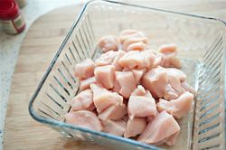 Cách làm món thịt gà cuộn lá dứa chiên thơm ngon kiểu Thái