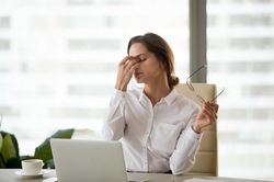 Không thể xem thường 6 nguyên nhân dẫn đến căn bệnh mỏi mắt của dân công sở