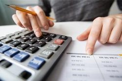 Đầu tư thời Covid-19: Mạnh tay hay co cụm?