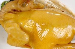 Chỉ cần cho thêm thứ này, gà luộc sẽ vàng ươm, trăm con như một