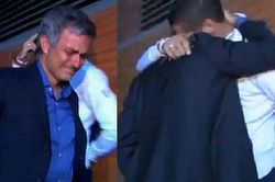 HLV Mourinho lần đầu lý giải chuyện khóc khi ôm Materazzi