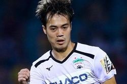 Văn Toàn đột phá, tạo cơ hội cho đồng đội trước Nam Định