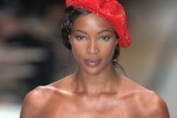 Siêu mẫu Naomi Campbell đăng ảnh mới vào nghề nhân sinh nhật tuổi 50