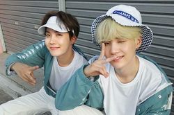 Suga BTS và J-Hope tình bể bình, 'Daechwita' là bà mối