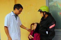 Những thầy thuốc đuổi ma rừng