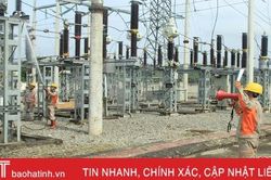 Điện lực Hương Sơn phun nước rửa Trạm Biến áp 110KV