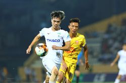 Cận cảnh Nam Định khiến Hoàng Anh Gia Lai 'phơi áo' tại Thiên Trường