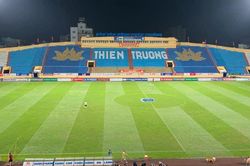 Nóng ở sân Thiên Trường