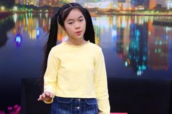 Cô bé 12 tuổi bật khóc cầu xin mẹ: 'Đừng gọi con là mày!'