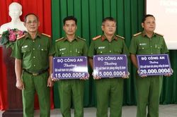 Công an Tây Ninh: Khen thưởng các đơn vị phá nhiều vụ đánh bạc lớn