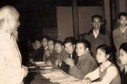 Nhạc sĩ Dân Huyền: 'Ấm lời Bác dạy, mát bàn tay con'