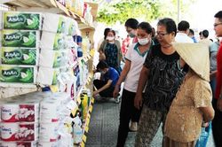 500 người nghèo được hỗ trợ mua hàng tại Chợ nhân đạo