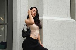 Không váy áo tha thướt, Hoa hậu Tiểu Vy xuống phố gọn nhẹ vẫn khoe trọn body cực phẩm