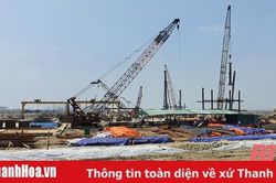 Trên công trường thi công Cảng tổng hợp Long Sơn